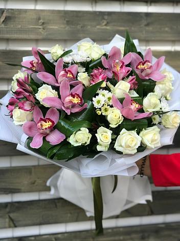 Букет цветов из: Розы и Хризантемы в Веселёво
