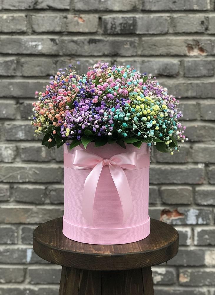 Цветочная композиция из Гипсофила и Розы в шляпной коробке в Веселёво