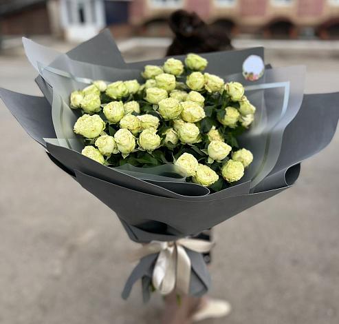 Букет Белые кустовые розы Солинеро в Веселёво
