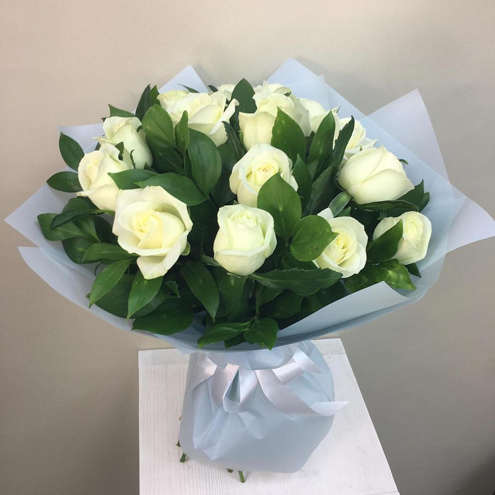 Букет 15 Белых роз Проуд в Веселёво