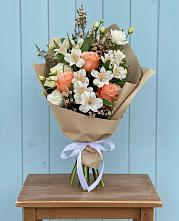 Букет цветов из:  Альстромерии, Лизиантусы, Розы и Хризантемы в Веселёво