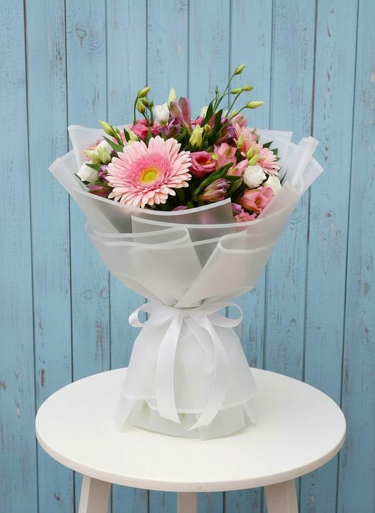 Букет цветов из: Герберы, Альстромерии и Лизиантусы в Веселёво