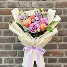 Букет цветов из:  Лизиантусы и Розы в Веселёво