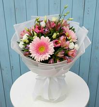 Букет цветов из:  Герберы, Альстромерии и Лизиантусы #REPLACE_PRED# Веселёво