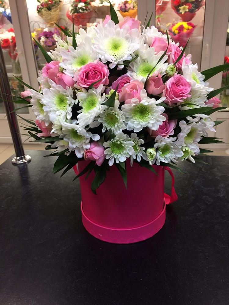 Цветочная композиция из Розы и Хризантемы в шляпной коробке в Веселёво