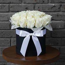 Цветочная композиция из Розы в шляпной коробке #REPLACE_PRED# Веселёво